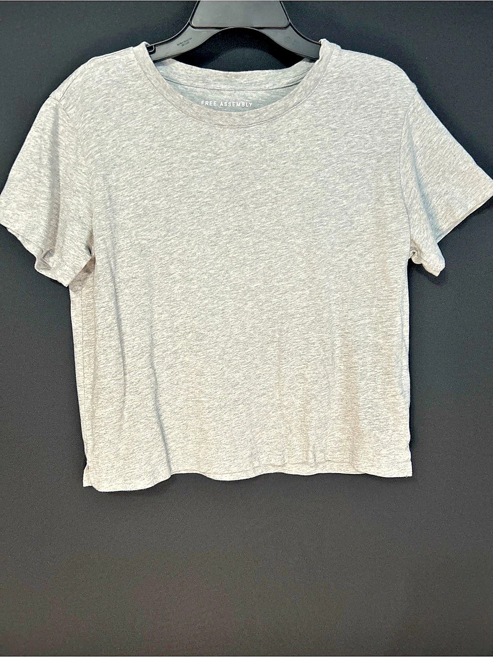 Free Assembly Short Sleeve Tee in Gray Size Medium Like New